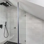 Apartment Moderne Offene Dachgeschosswohnung *