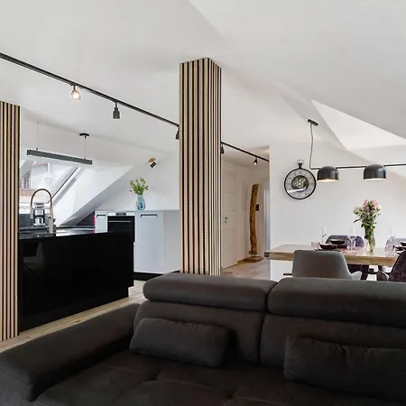 アパート Moderne Offene Dachgeschosswohnung