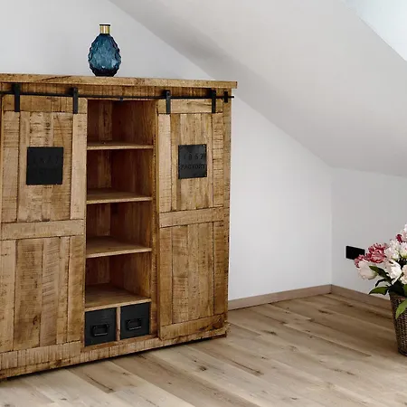 Moderne Offene Dachgeschosswohnung アパート Linx