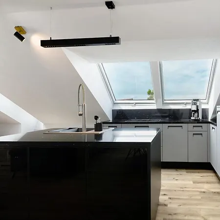 Moderne Offene Dachgeschosswohnung Apartment