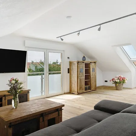 Moderne Offene Dachgeschosswohnung Daire