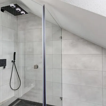 Daire Moderne Offene Dachgeschosswohnung *